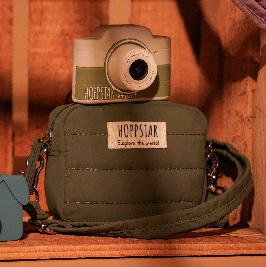 Hoppstar Expert Laurel camera on an olive-green camera bag