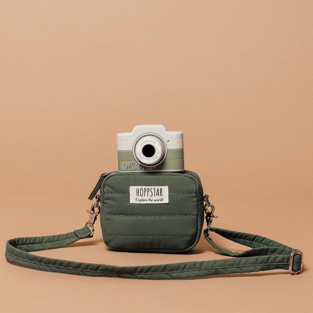 Hoppstar Expert Laurel camera on a green Hoppstar camera bag