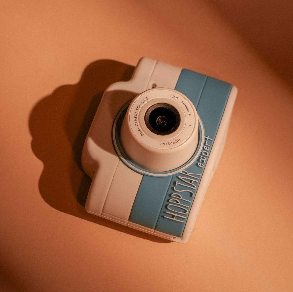 Hoppstar Expert Yale kids camera on a terracotta background