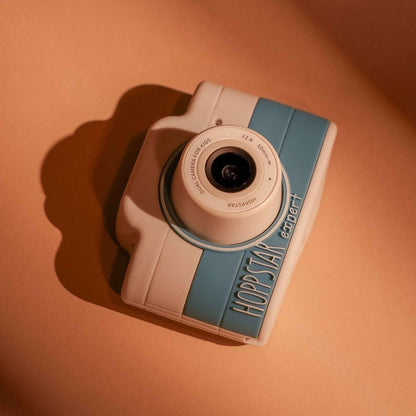 Hoppstar Expert Yale kids camera on a terracotta background