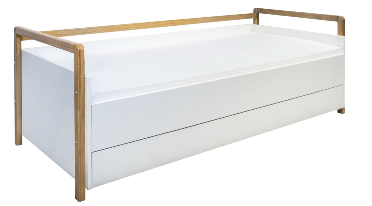 Kocot Kids Victor Daybed with Drawers Oak – bedroom lifestyle setup kids room cosy | Nestling