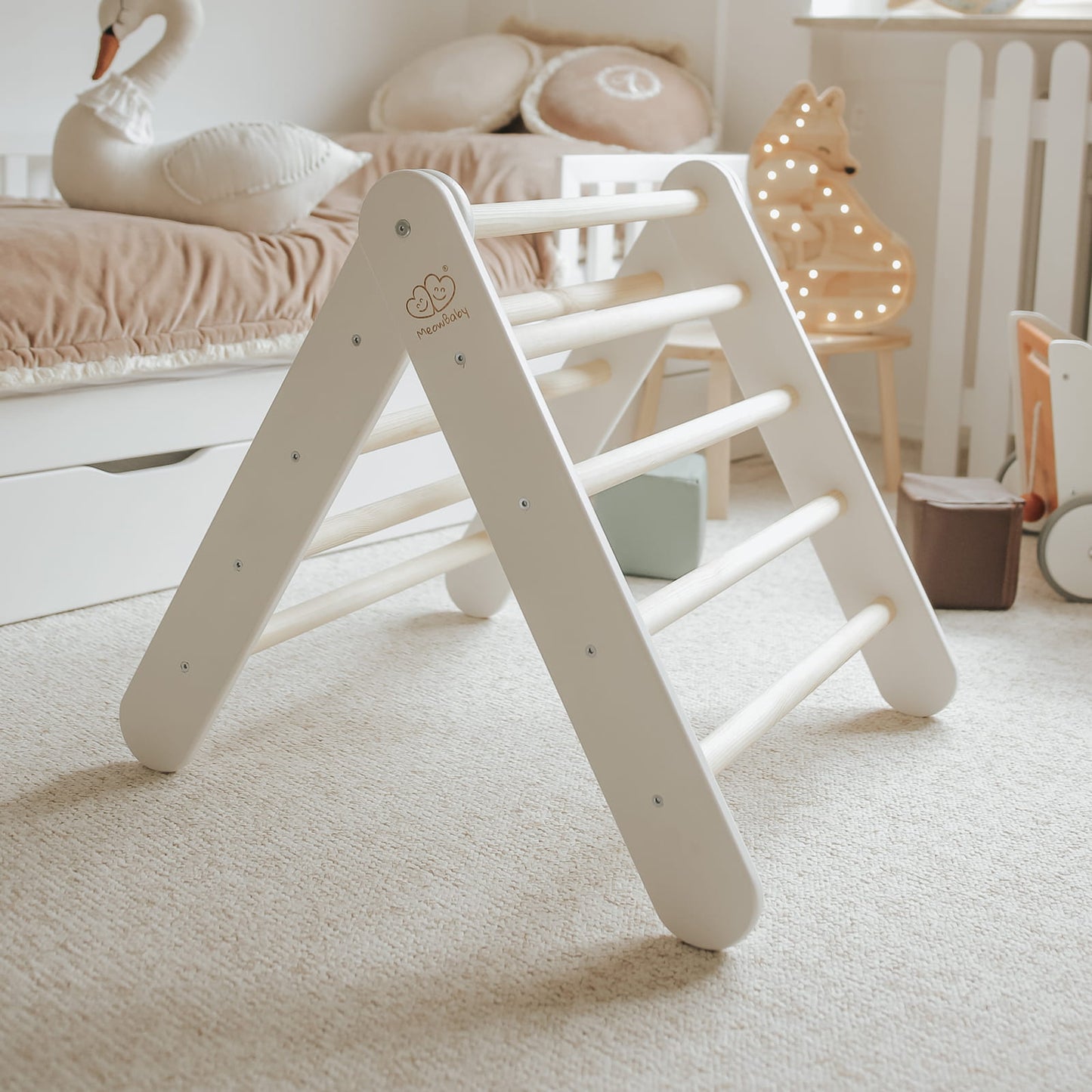 MeowBaby White Ladder House Pink Cover – pink tent fully closed on white house | Nestling