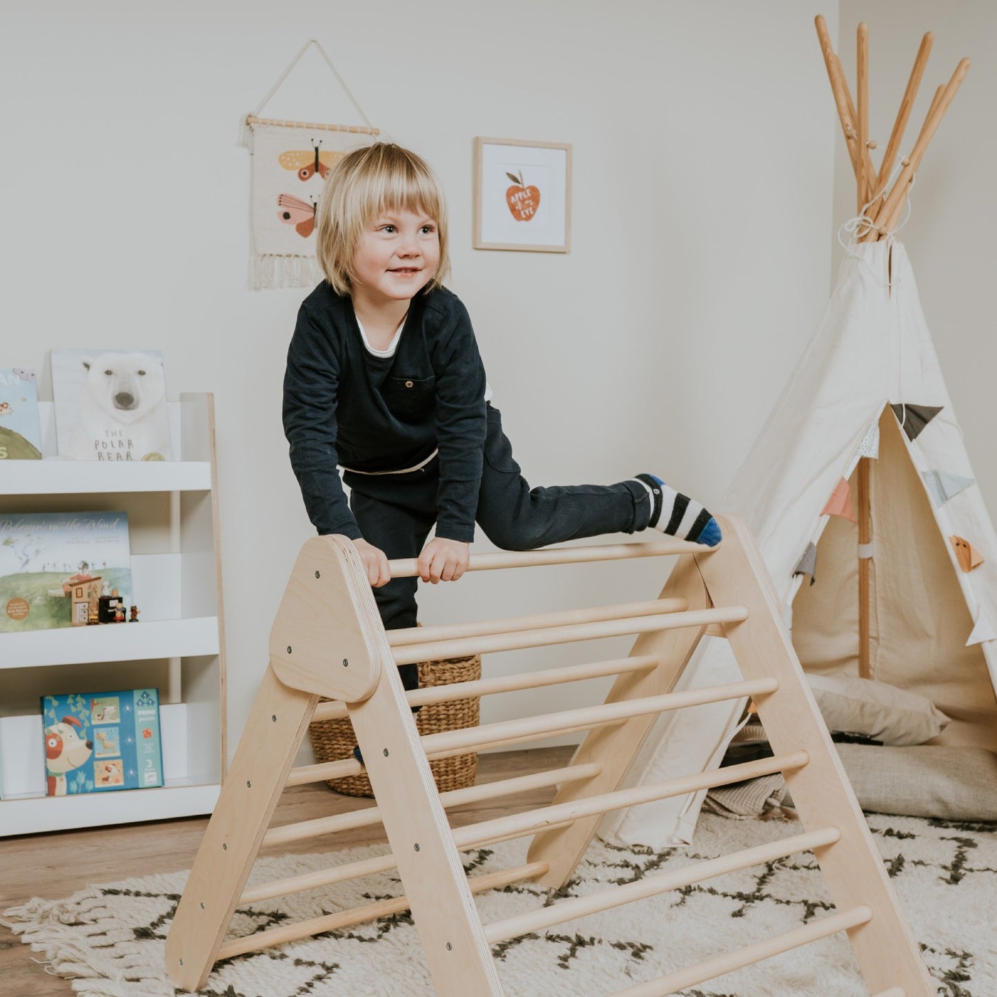 leg&go Pikler Triangle – Natural | Nestling