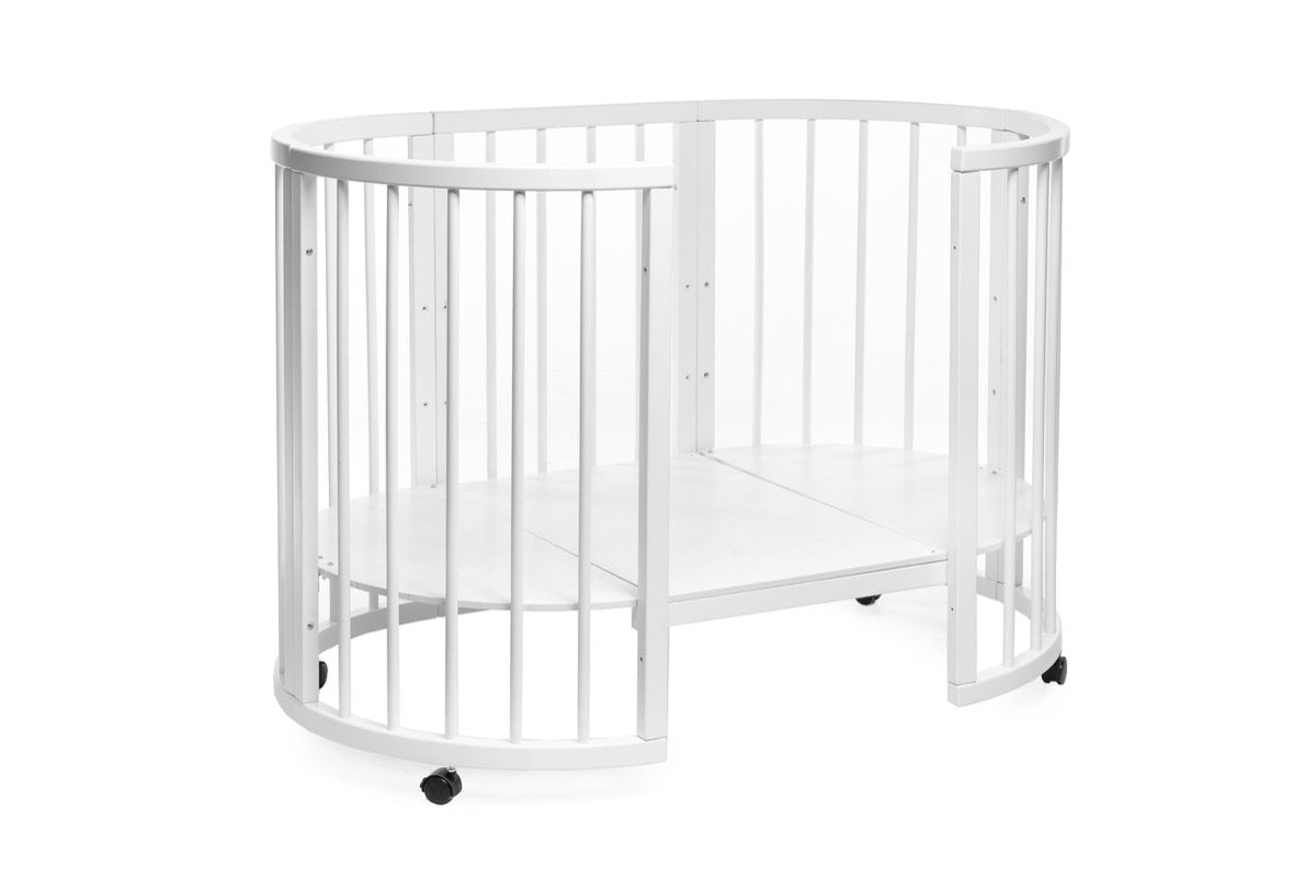 Round baby crib OLIN with lockable wheels and open side configuration