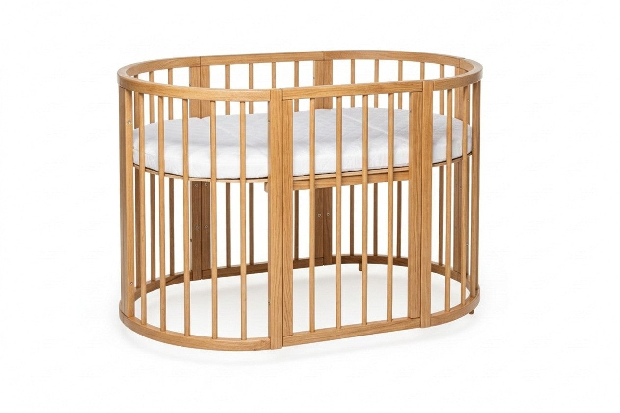 Round natural beech crib with open removable side and lockable wheels