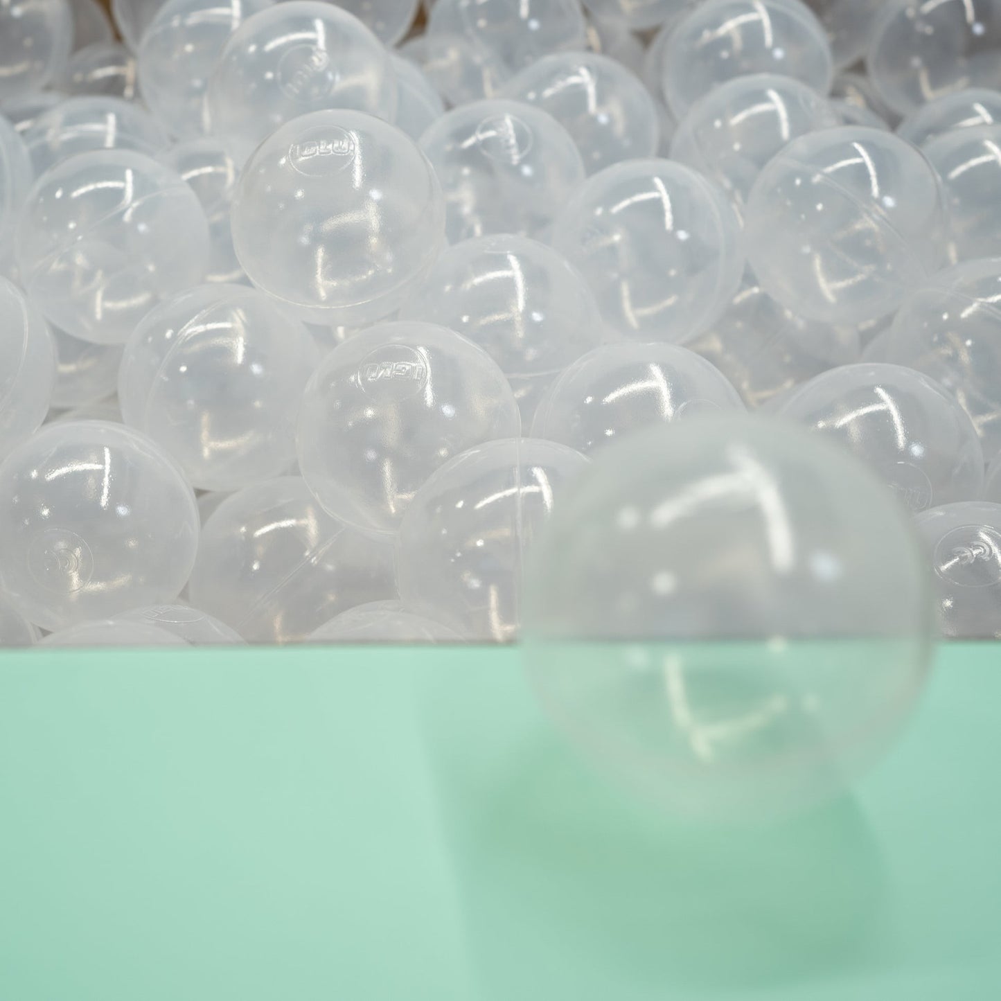 IGLU Soft Play Ball Pit Balls 500pc – Translucent | Nestling