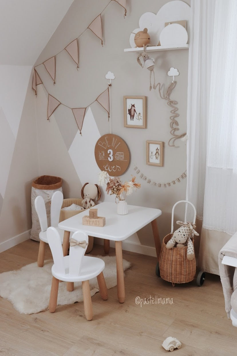 Side view of Kidozia Bunny beech wood kids table and 2 chairs, Scandinavian design